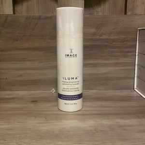 ILU MA"
intense brightening exfoliating powder